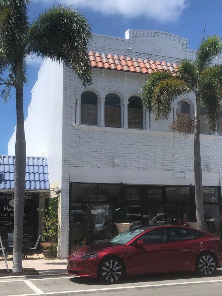 Commercial building exterior painting Lake Worth FL