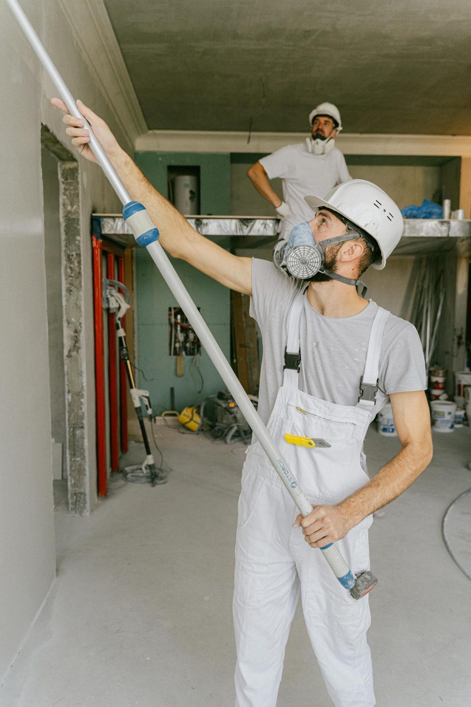 Painter with a roller pole
